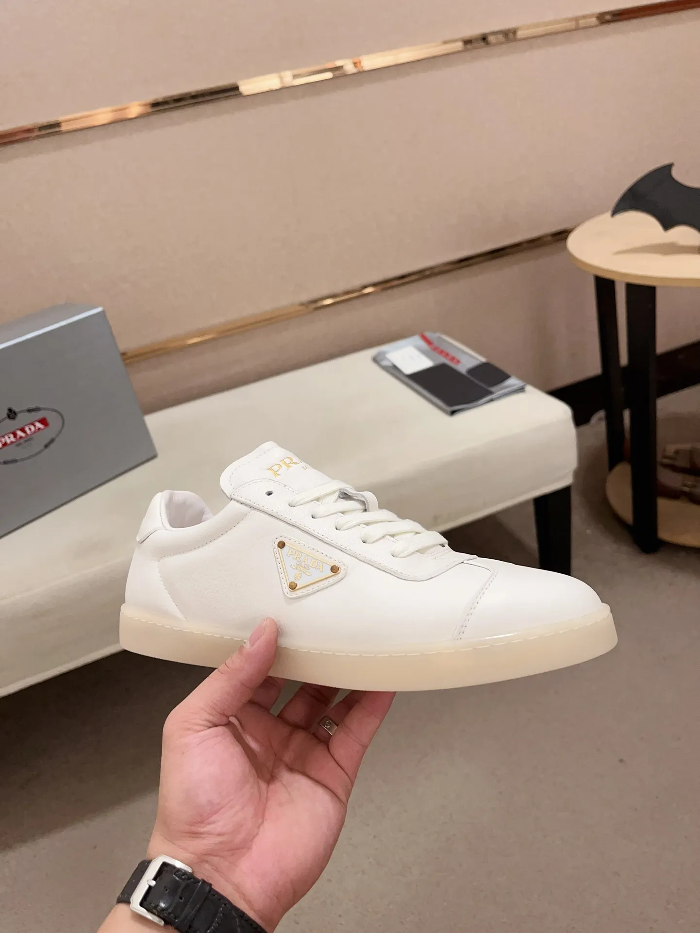 Men's Men's Shoes 💰 500💰 ✔️✔️✔️Higher version High-quality new PRADA (Prada) counters are launched simultaneously. The new men's shoes and 😘fabrics are made of high-tech glue-making technology. Lining: Full cowhide lining. 👍🏿 High-end ☄️ air-cushion molded anti-slip rubber outsole, exquisite lines, simple and elegant, comfortable and high-end for leisure travel. Code number: 38 to 44 (45 can be customized and cannot be returned or exchanged)